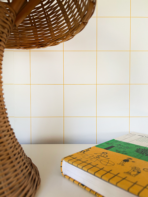 (NEW) Papier Peint Blanc à grands carreaux JAUNE – Image 3